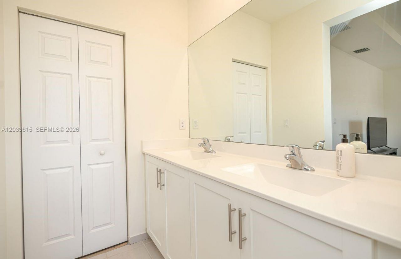 11064 W 33rd Way, Hialeah, FL 33018 Photo