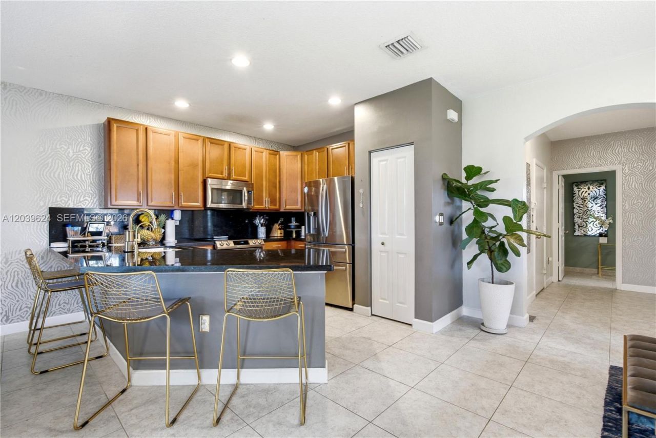 324 NE 194th Ln , Miami, FL 33179 Photo