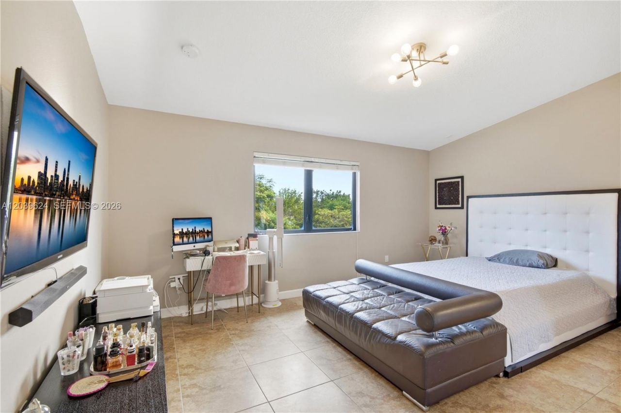 324 NE 194th Ln , Miami, FL 33179 Photo