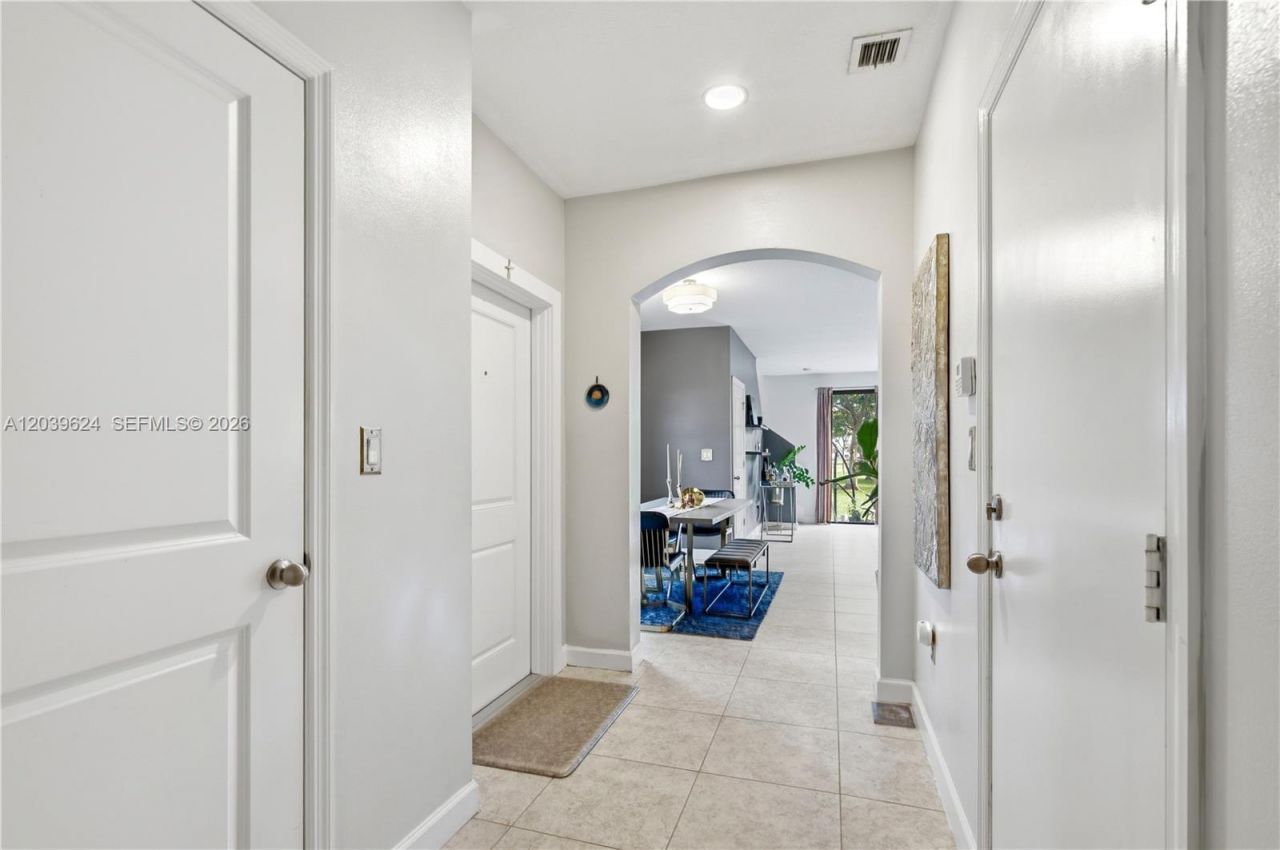 324 NE 194th Ln , Miami, FL 33179 Photo