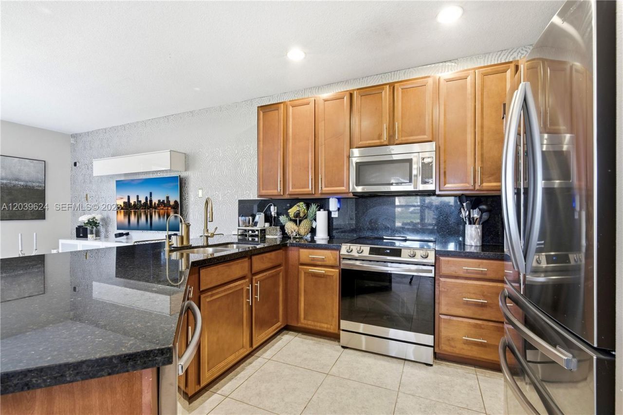 324 NE 194th Ln , Miami, FL 33179 Photo