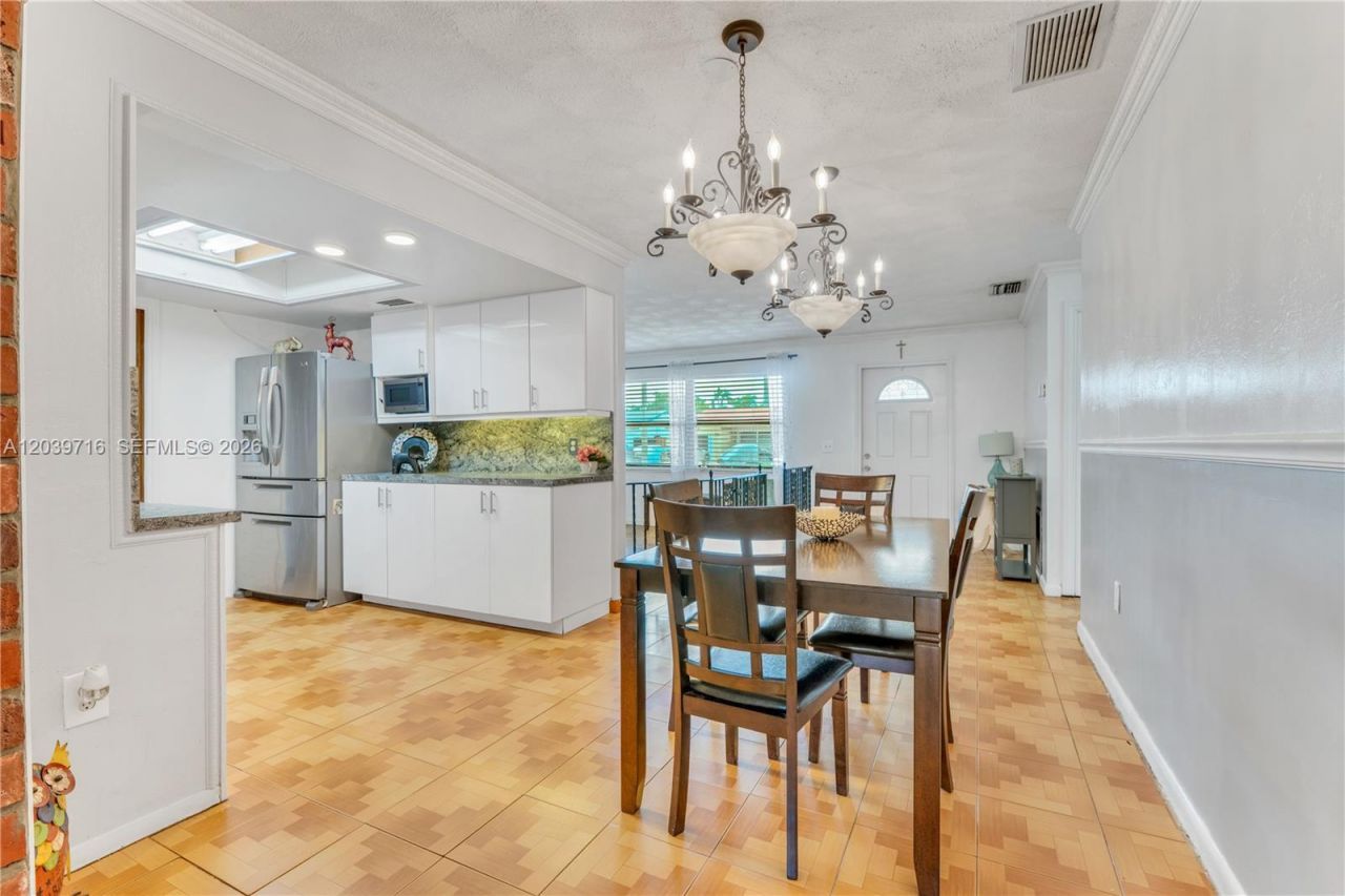 551 NW 99th Way, Pembroke Pines, FL 33024 Photo