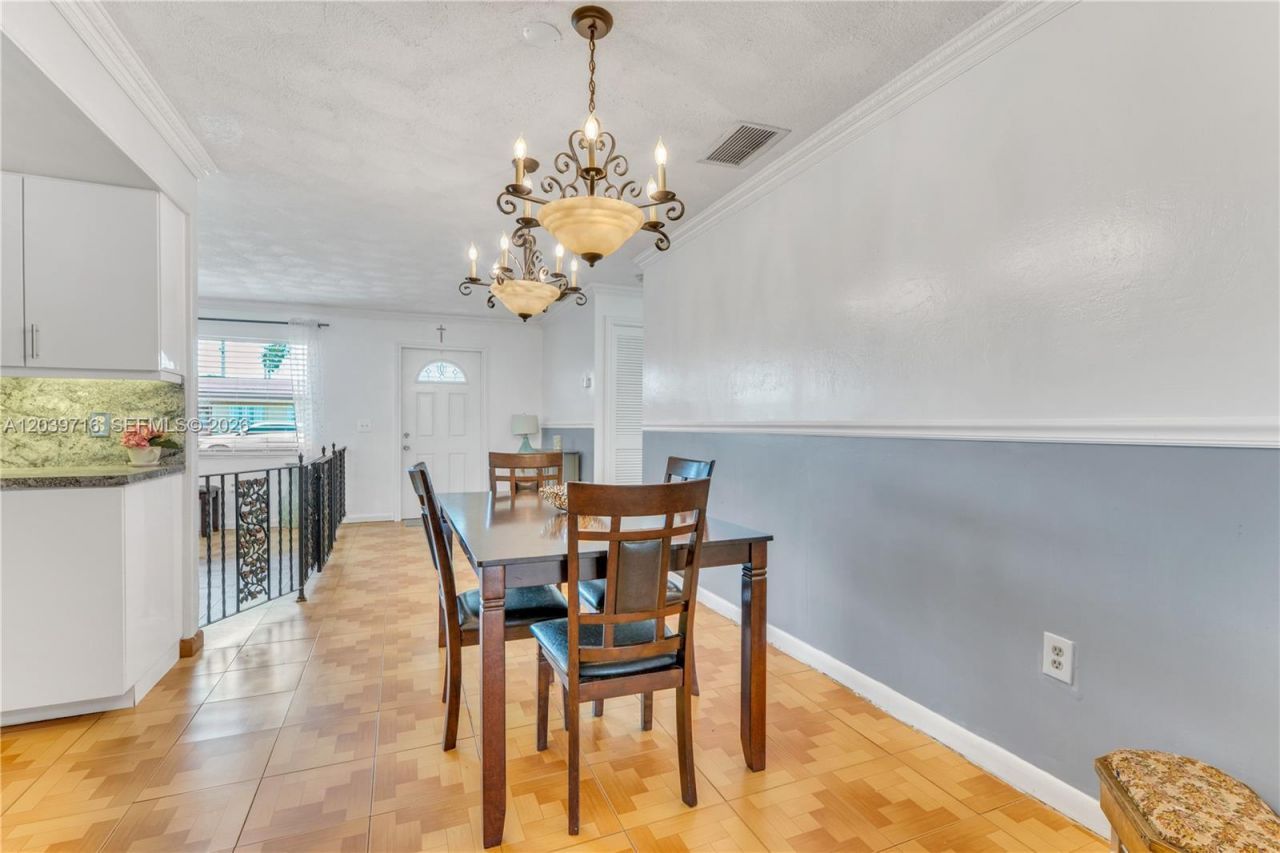 551 NW 99th Way, Pembroke Pines, FL 33024 Photo