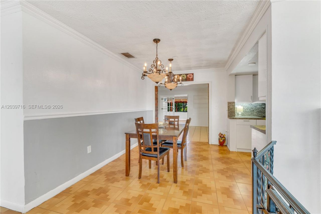 551 NW 99th Way, Pembroke Pines, FL 33024 Photo
