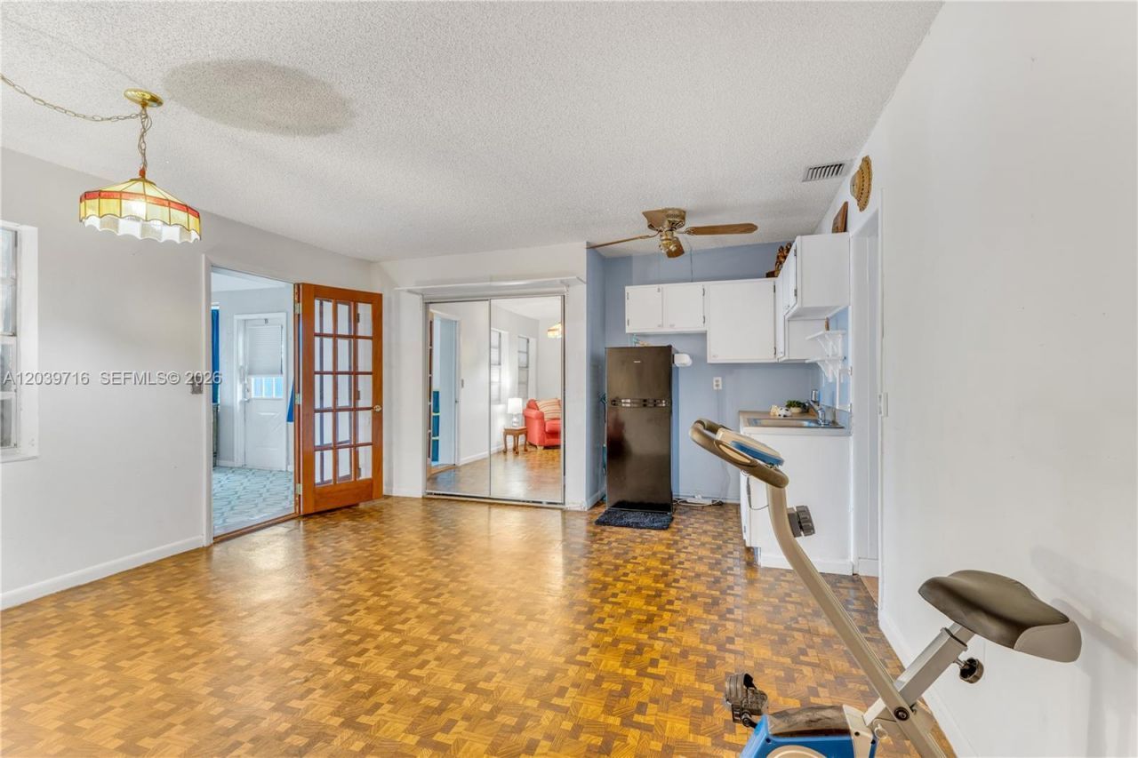 551 NW 99th Way, Pembroke Pines, FL 33024 Photo