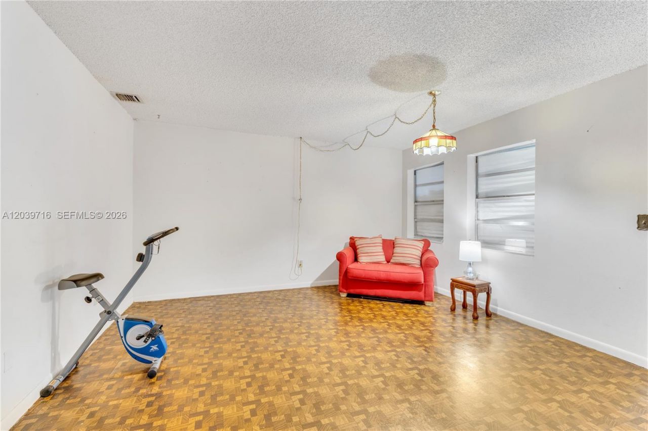 551 NW 99th Way, Pembroke Pines, FL 33024 Photo