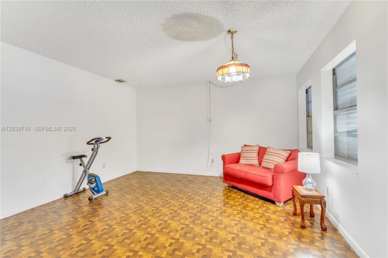 551 NW 99th Way, Pembroke Pines, FL 33024 Photo