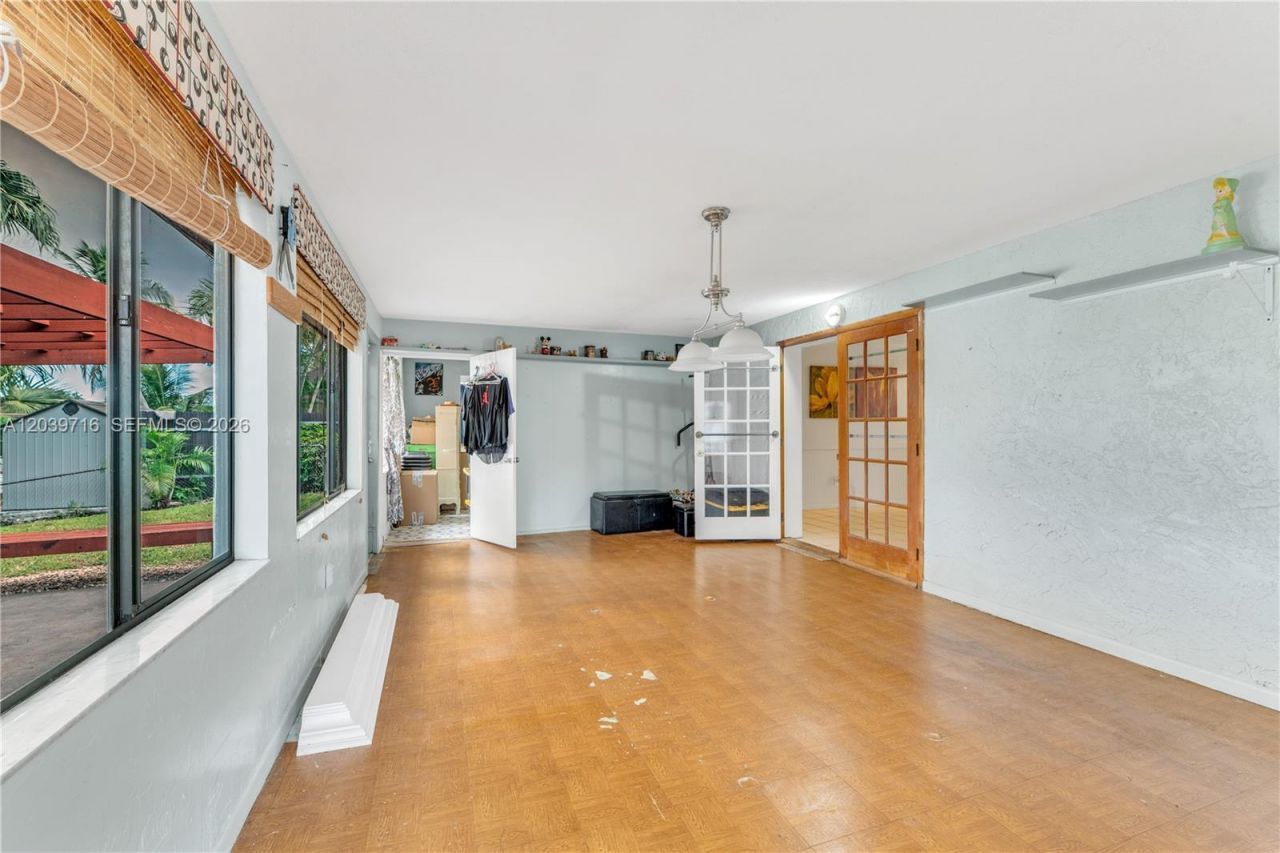 551 NW 99th Way, Pembroke Pines, FL 33024 Photo