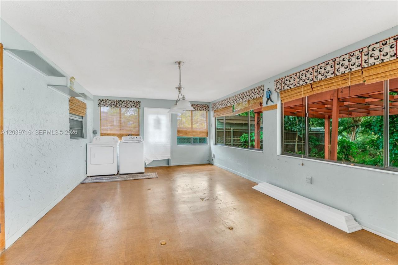 551 NW 99th Way, Pembroke Pines, FL 33024 Photo