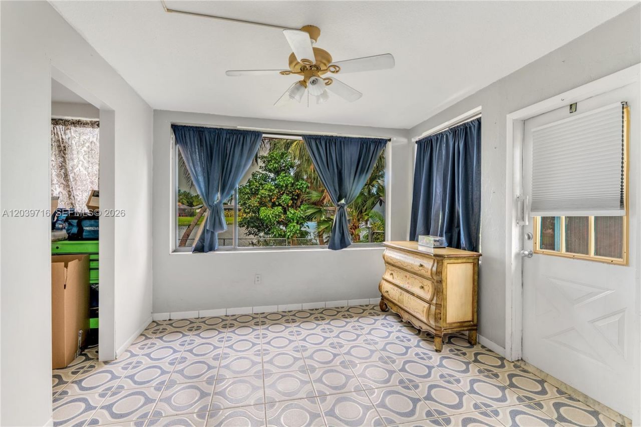 551 NW 99th Way, Pembroke Pines, FL 33024 Photo