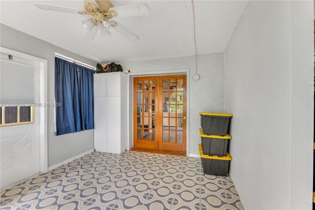 551 NW 99th Way, Pembroke Pines, FL 33024 Photo