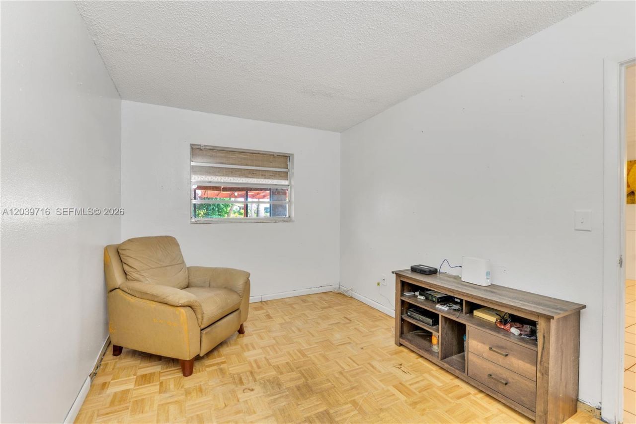 551 NW 99th Way, Pembroke Pines, FL 33024 Photo