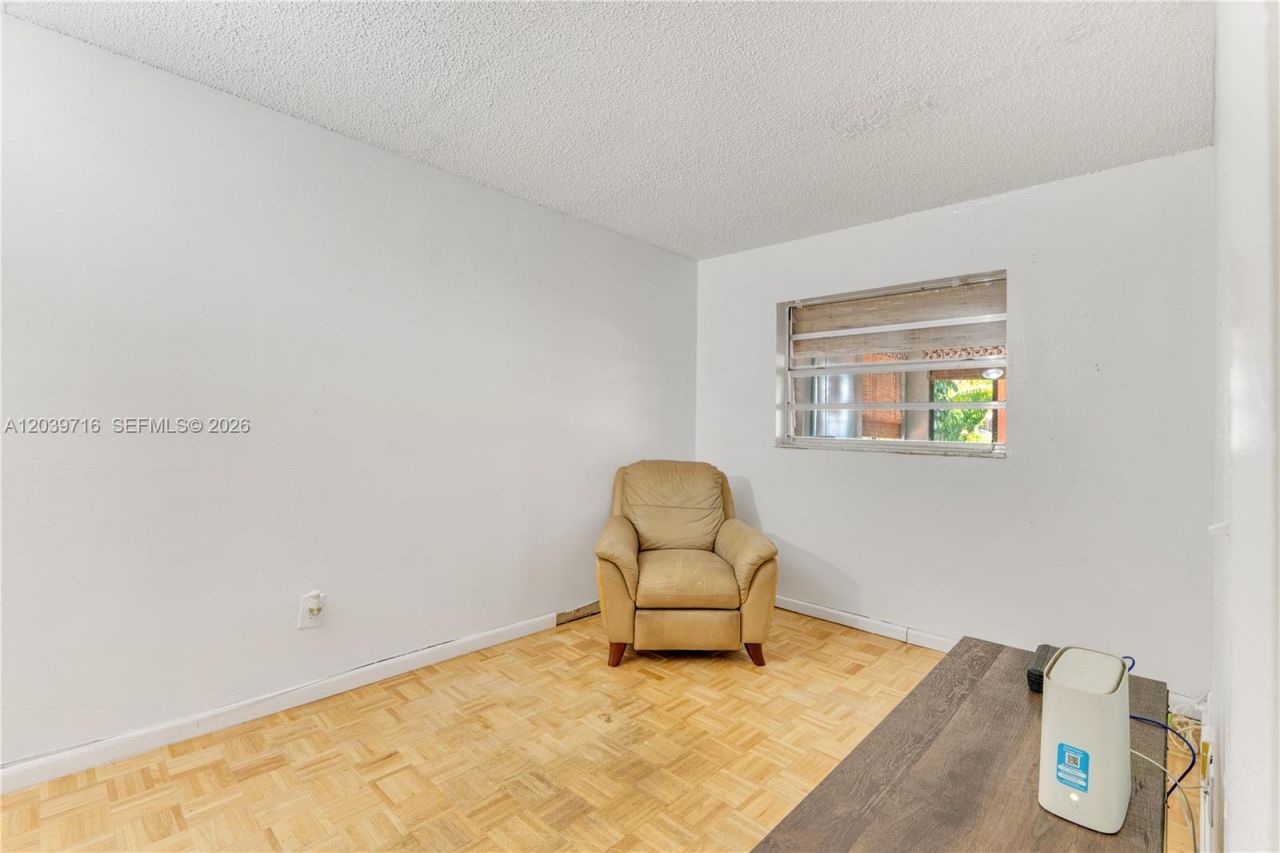 551 NW 99th Way, Pembroke Pines, FL 33024 Photo