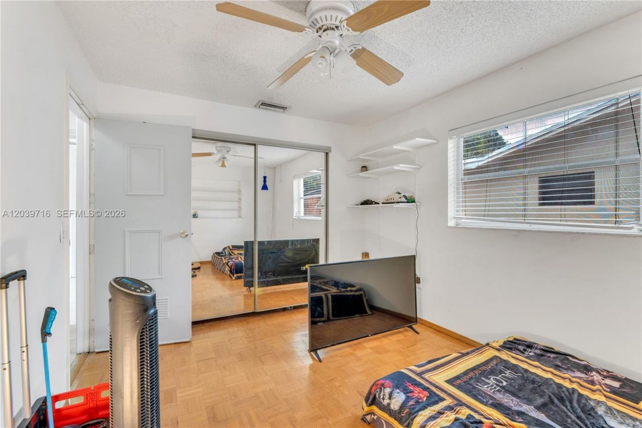 551 NW 99th Way, Pembroke Pines, FL 33024 Photo