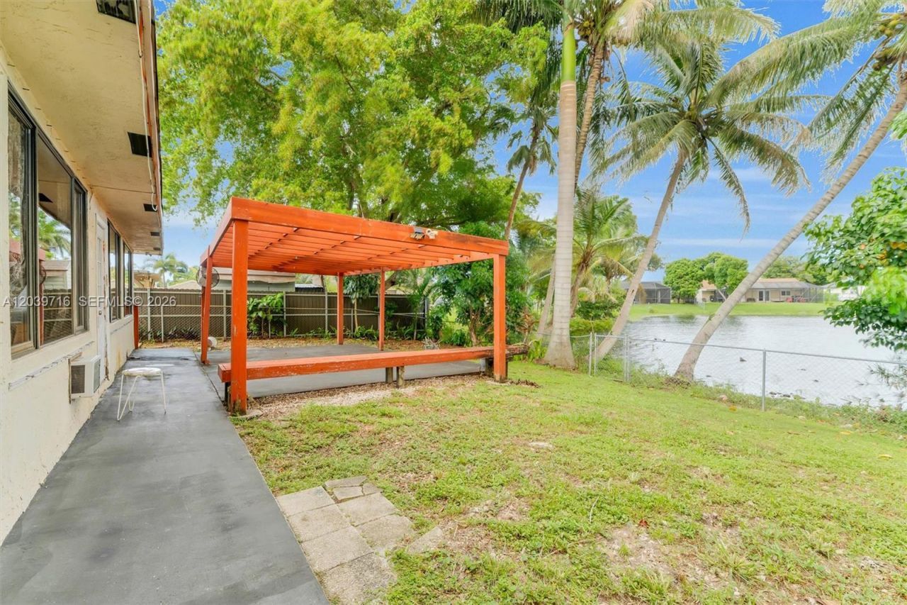551 NW 99th Way, Pembroke Pines, FL 33024 Photo
