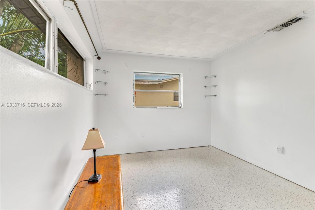 551 NW 99th Way, Pembroke Pines, FL 33024 Photo