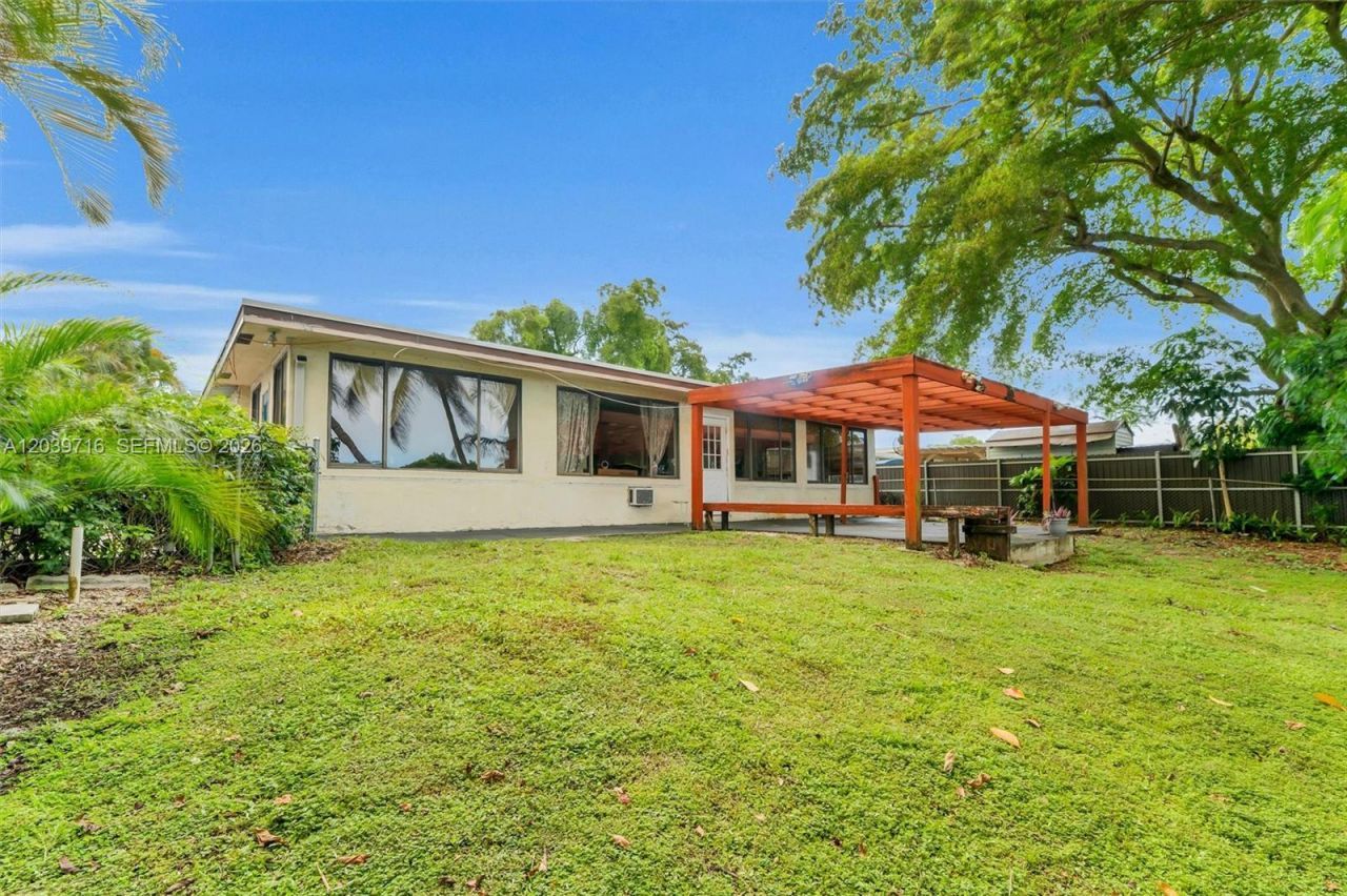 551 NW 99th Way, Pembroke Pines, FL 33024 Photo