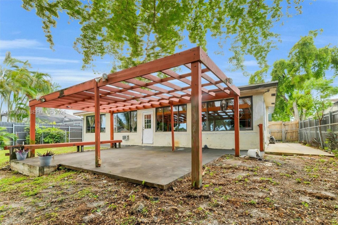 551 NW 99th Way, Pembroke Pines, FL 33024 Photo