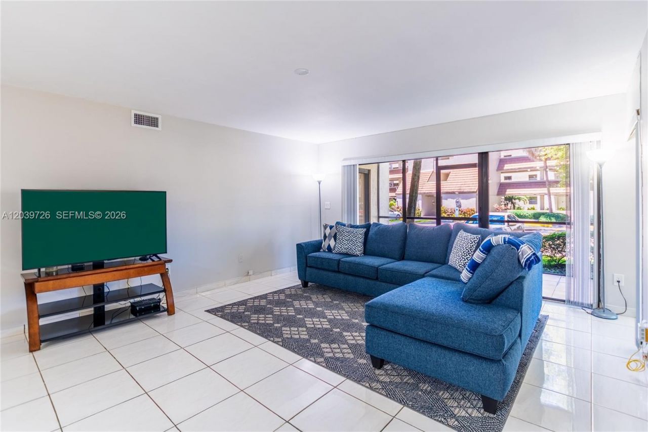 601 Ives Dairy Rd, Unit 101-8, Miami, FL 33179 Photo