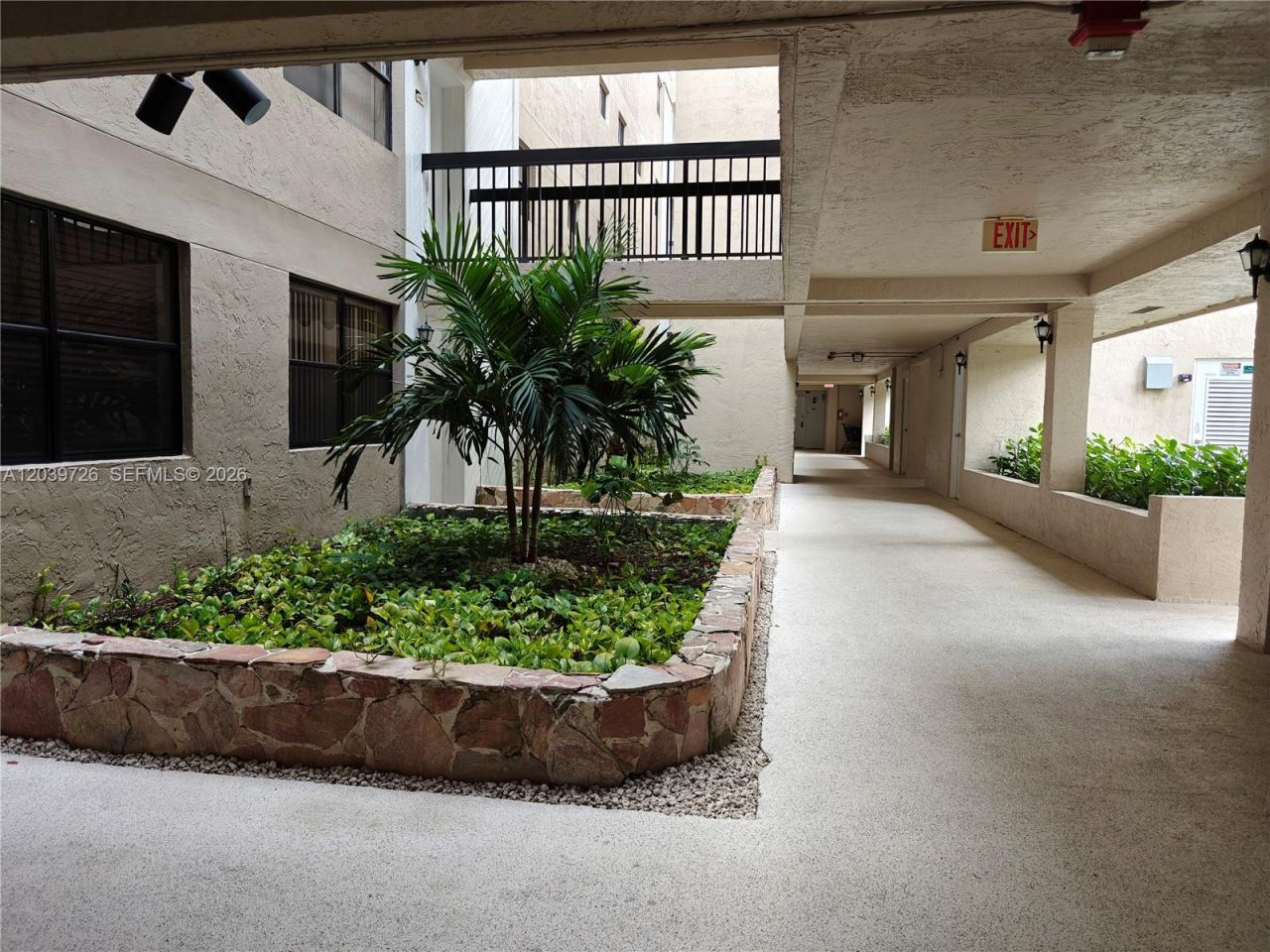 601 Ives Dairy Rd, Unit 101-8, Miami, FL 33179 Photo
