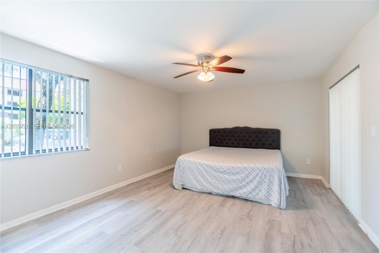 601 Ives Dairy Rd, Unit 101-8, Miami, FL 33179 Photo