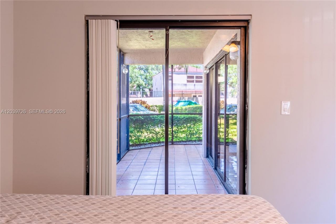 601 Ives Dairy Rd, Unit 101-8, Miami, FL 33179 Photo
