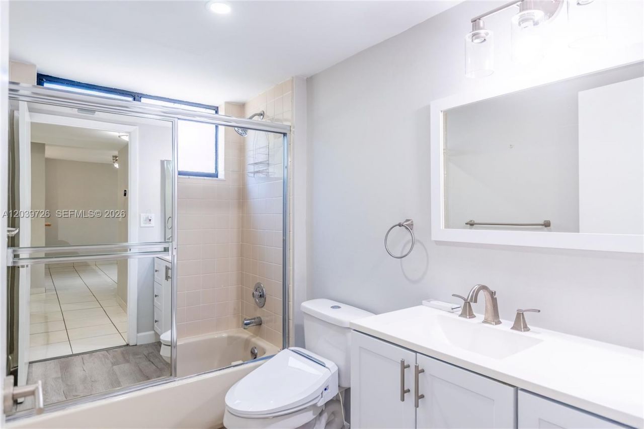 601 Ives Dairy Rd, Unit 101-8, Miami, FL 33179 Photo