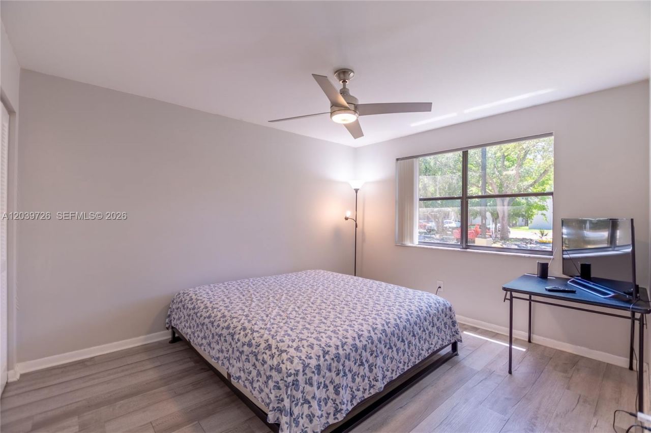 601 Ives Dairy Rd, Unit 101-8, Miami, FL 33179 Photo