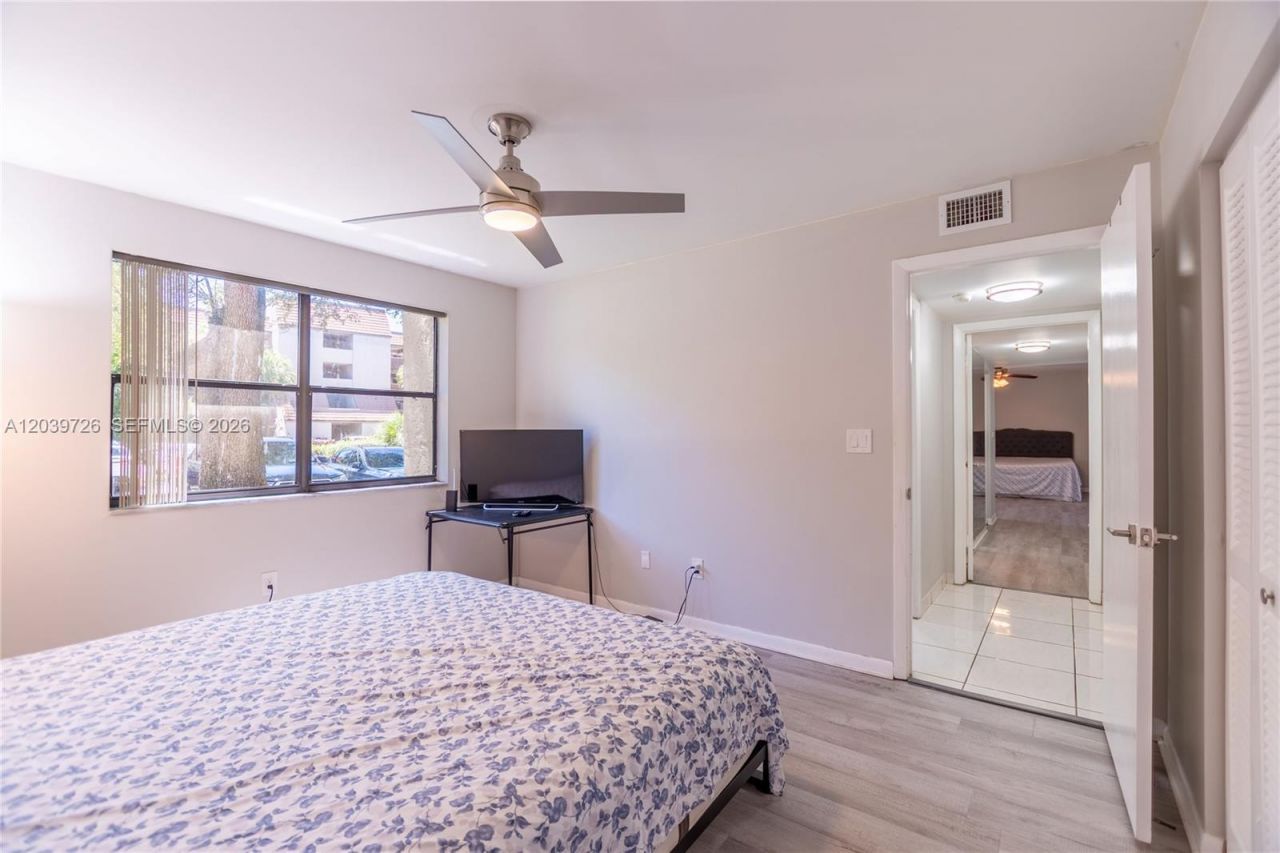 601 Ives Dairy Rd, Unit 101-8, Miami, FL 33179 Photo