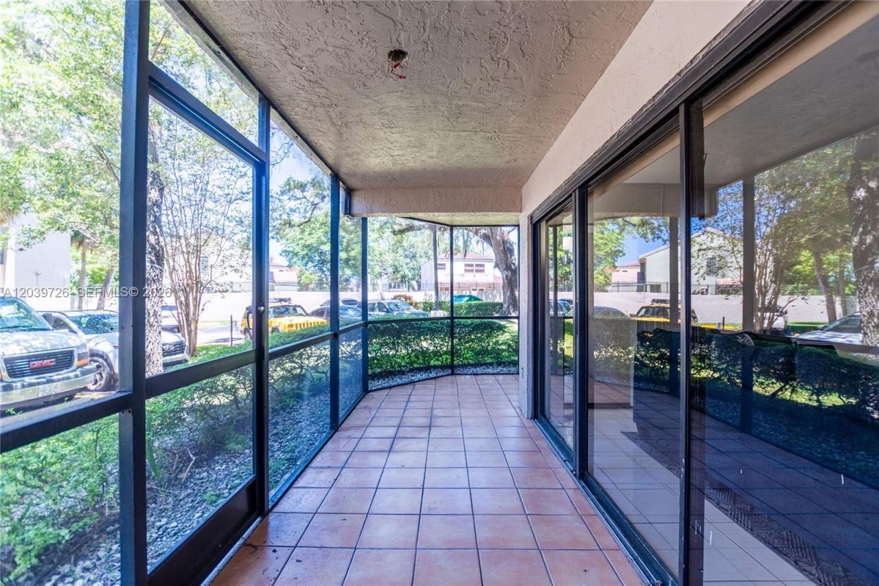 601 Ives Dairy Rd, Unit 101-8, Miami, FL 33179 Photo