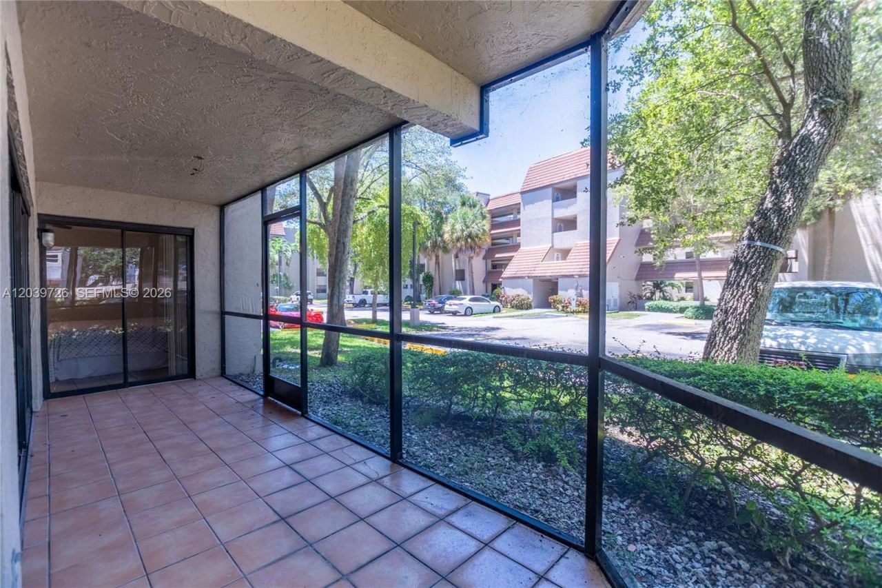 601 Ives Dairy Rd, Unit 101-8, Miami, FL 33179 Photo