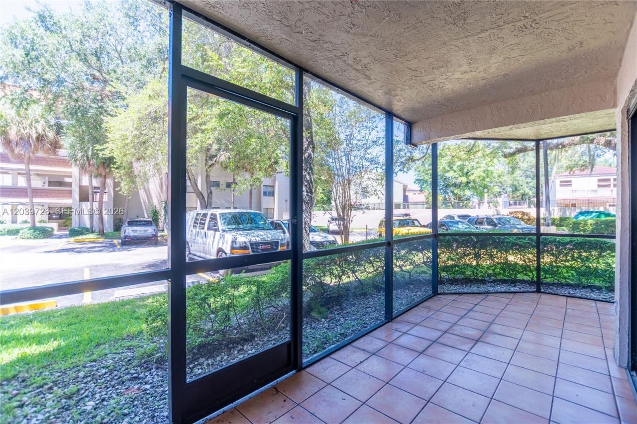 601 Ives Dairy Rd, Unit 101-8, Miami, FL 33179 Photo