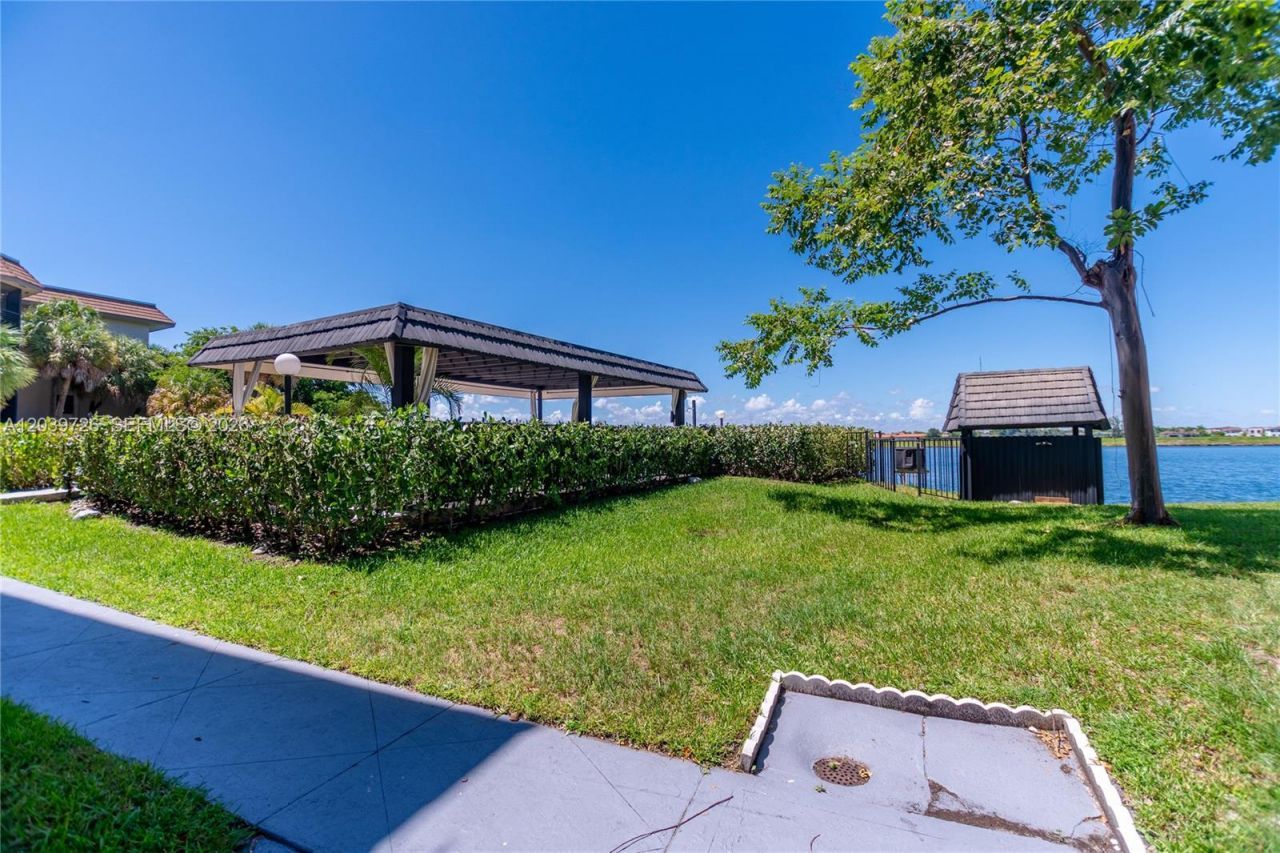 601 Ives Dairy Rd, Unit 101-8, Miami, FL 33179 Photo
