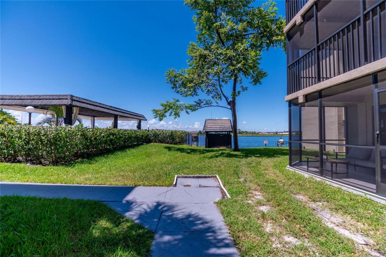 601 Ives Dairy Rd, Unit 101-8, Miami, FL 33179 Photo