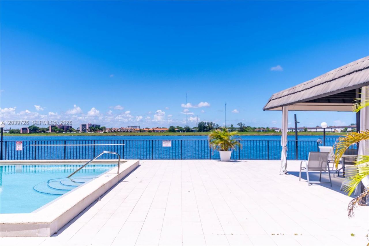 601 Ives Dairy Rd, Unit 101-8, Miami, FL 33179 Photo