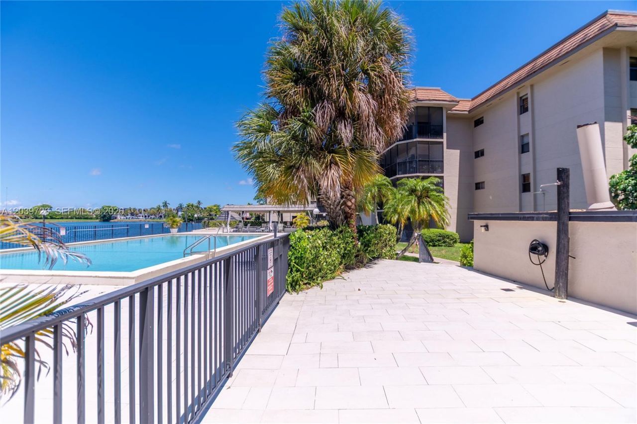 601 Ives Dairy Rd, Unit 101-8, Miami, FL 33179 Photo