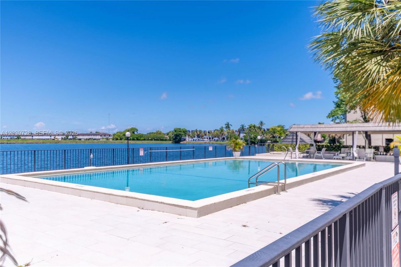 601 Ives Dairy Rd, Unit 101-8, Miami, FL 33179 Photo