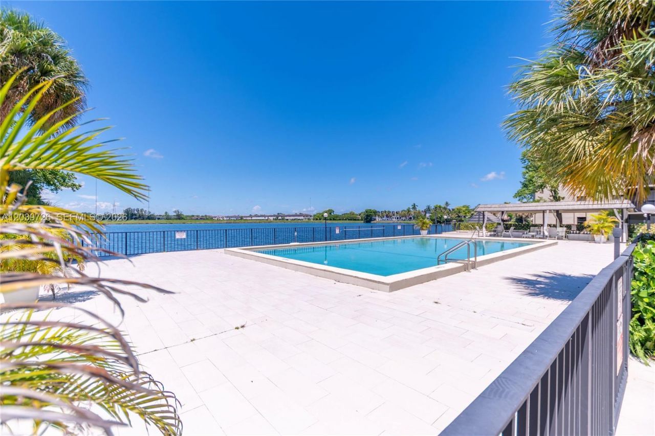 601 Ives Dairy Rd, Unit 101-8, Miami, FL 33179 Photo