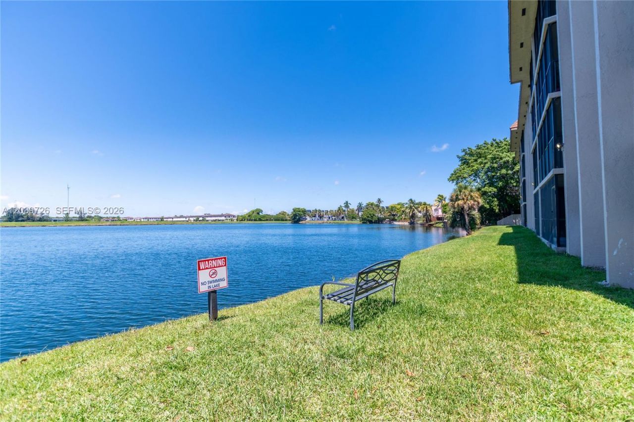 601 Ives Dairy Rd, Unit 101-8, Miami, FL 33179 Photo