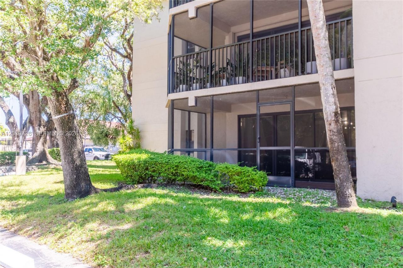 601 Ives Dairy Rd, Unit 101-8, Miami, FL 33179 Photo