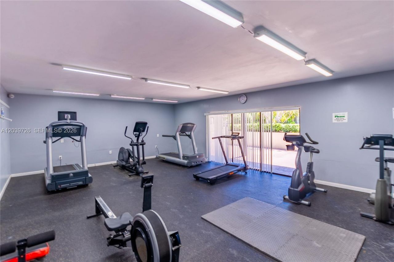 601 Ives Dairy Rd, Unit 101-8, Miami, FL 33179 Photo