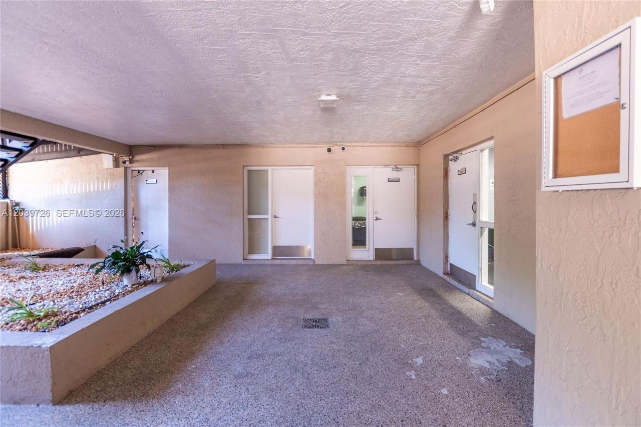 601 Ives Dairy Rd, Unit 101-8, Miami, FL 33179 Photo