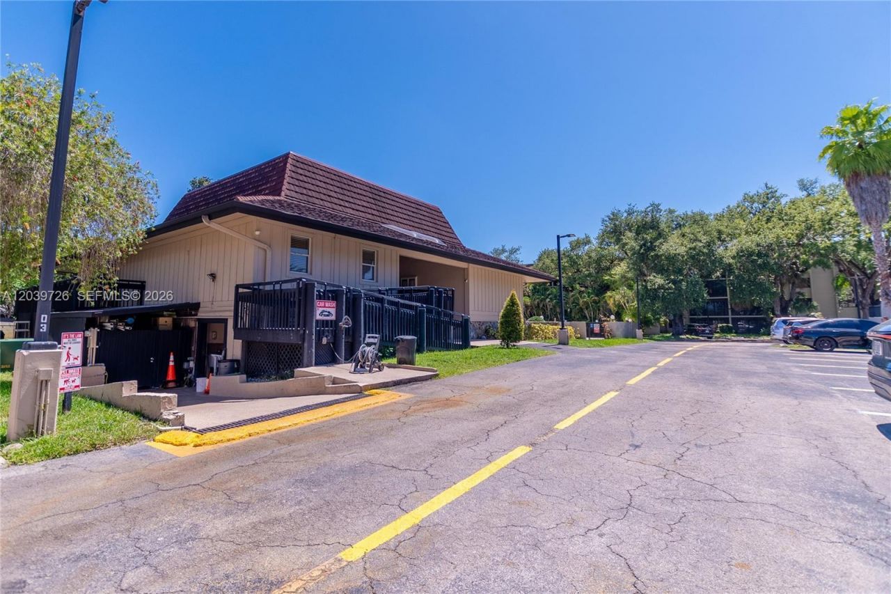 601 Ives Dairy Rd, Unit 101-8, Miami, FL 33179 Photo