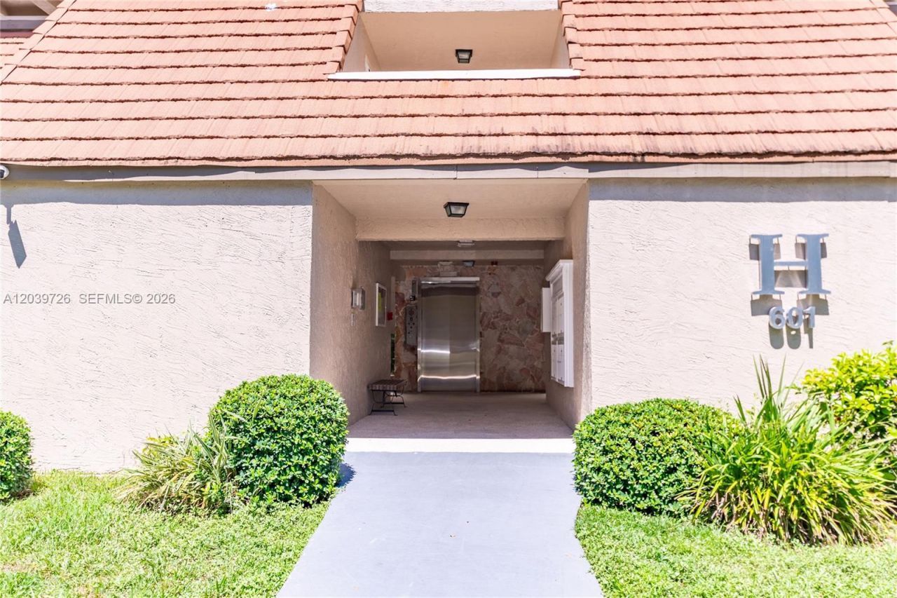 601 Ives Dairy Rd, Unit 101-8, Miami, FL 33179 Photo