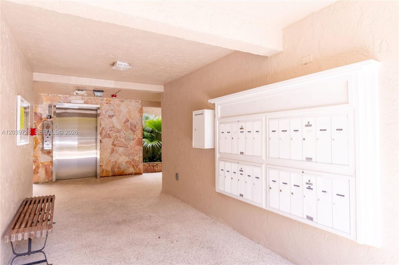 601 Ives Dairy Rd, Unit 101-8, Miami, FL 33179 Photo