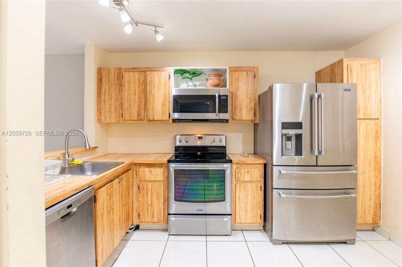 601 Ives Dairy Rd, Unit 101-8, Miami, FL 33179 Photo