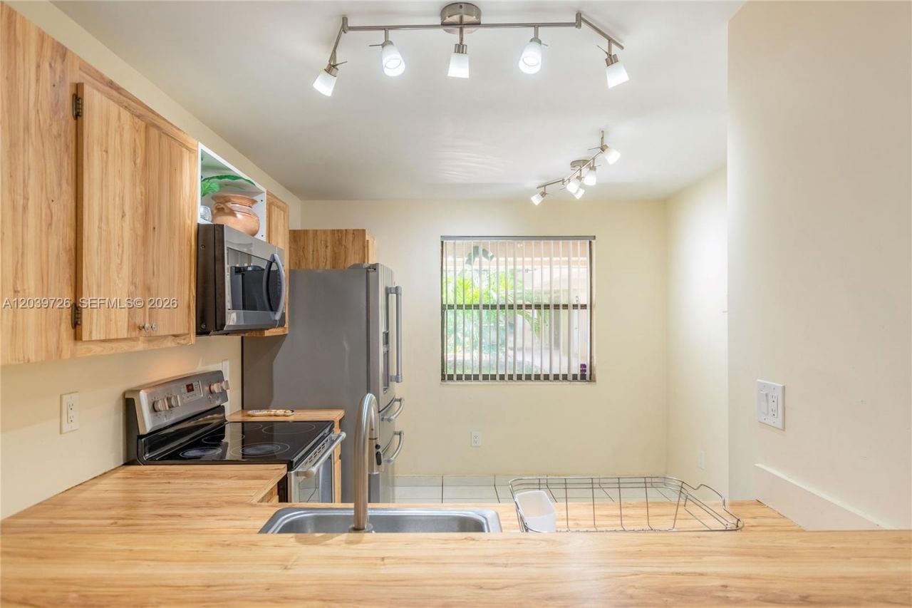 601 Ives Dairy Rd, Unit 101-8, Miami, FL 33179 Photo