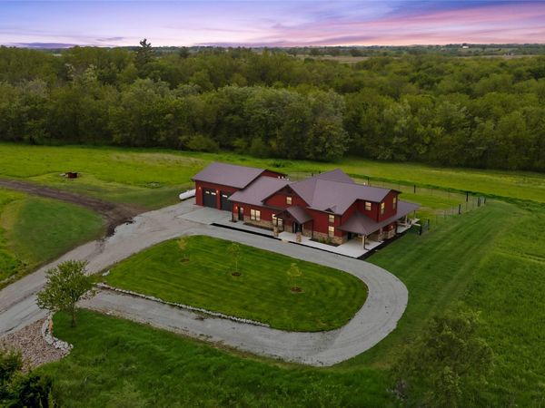 1524 260th Street , Winterset, IA 50273