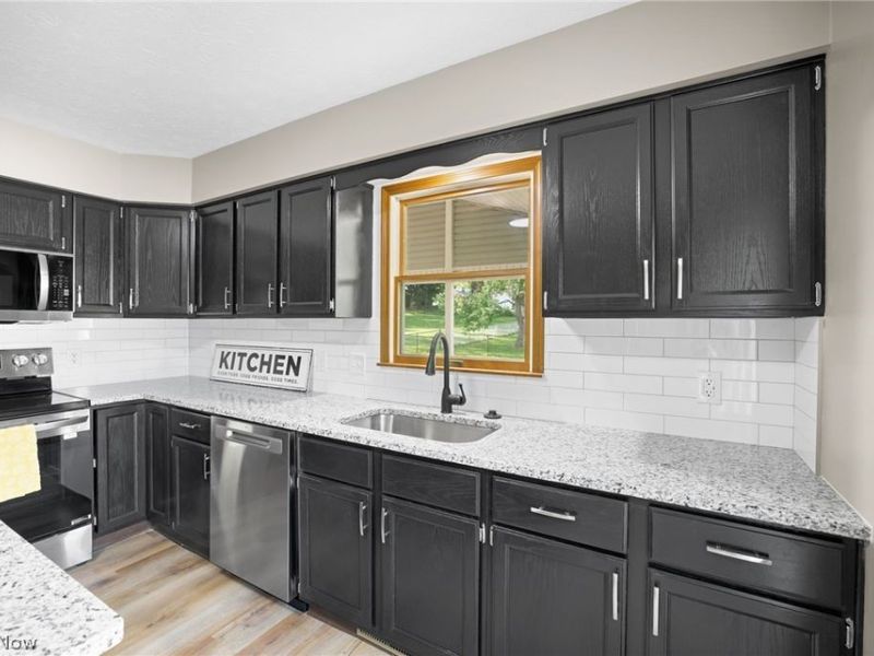 4694 Leone Road NE, Louisville, OH 44641 Photo 10