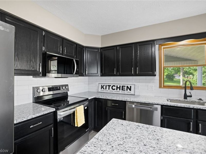 4694 Leone Road NE, Louisville, OH 44641 Photo 12